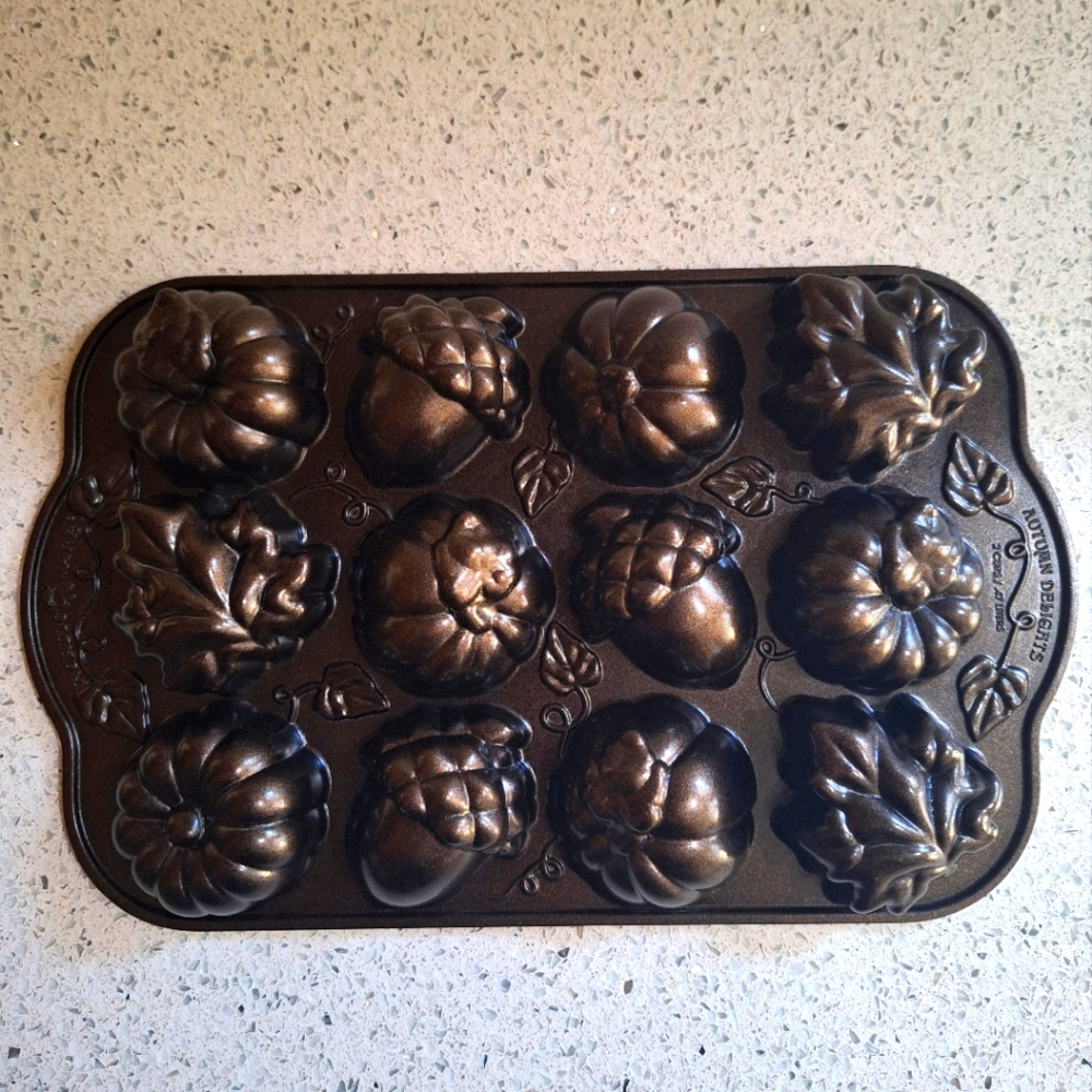 Nordicware Autumn Delights Cakelet Pan NWOB